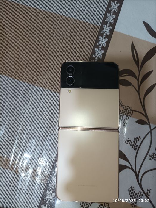 Galaxy z flip 4 .kamchilik yuq
