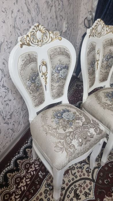 Продаётся стол со стульями