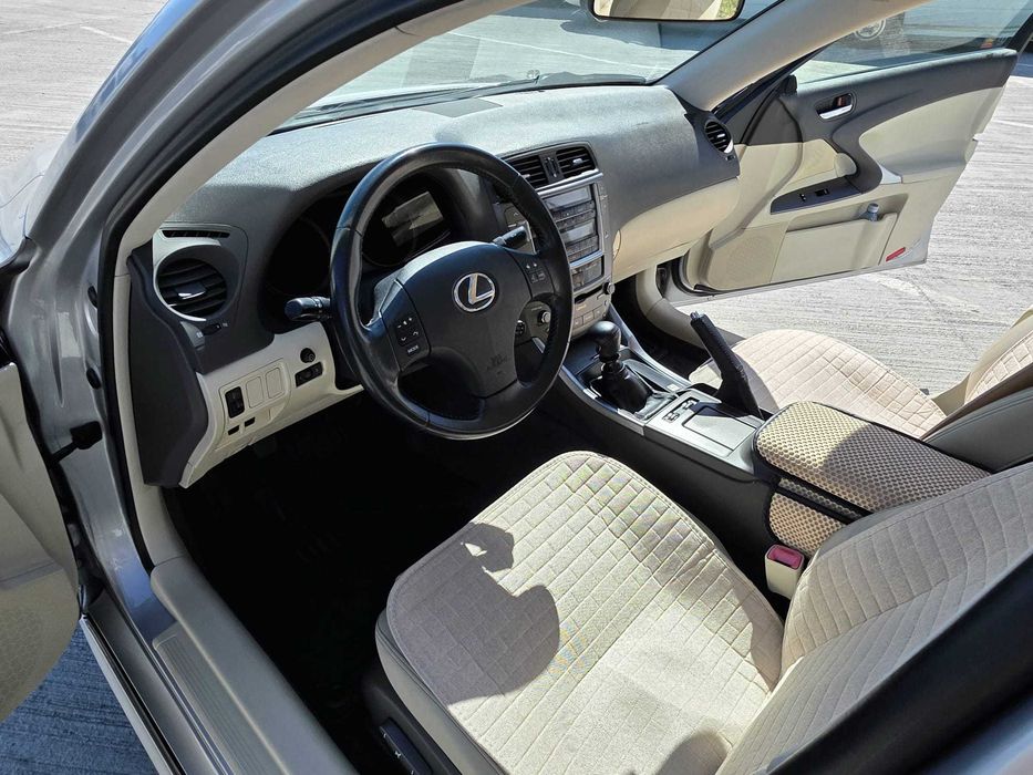 Vând Lexus is 220 2009