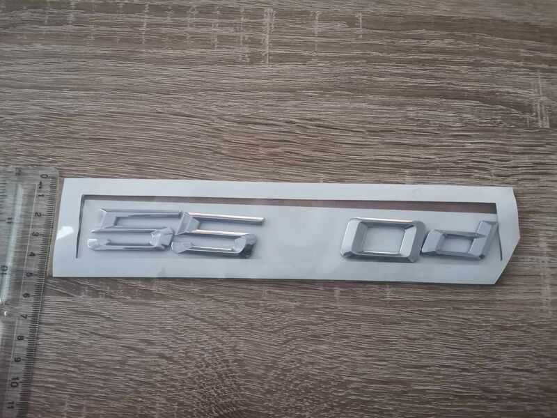 сребриста емблема BMW 550d
