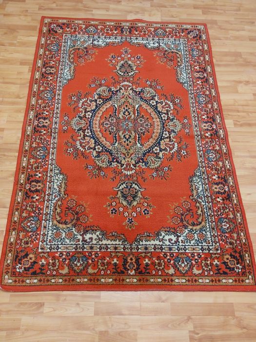 Продаётся ковёр в отличном состоянии