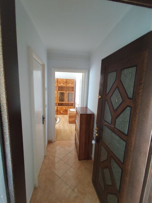 Vând apartament .