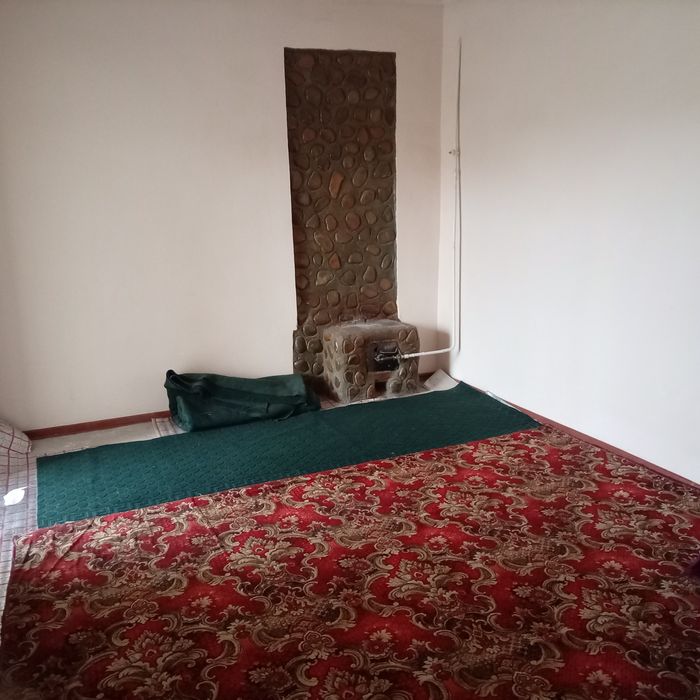 Uy sotiladi 6 sotix 2 xona 1ta oshxona 1 ta xammom