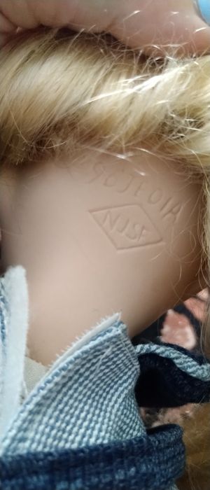 Кукла фарфоровая