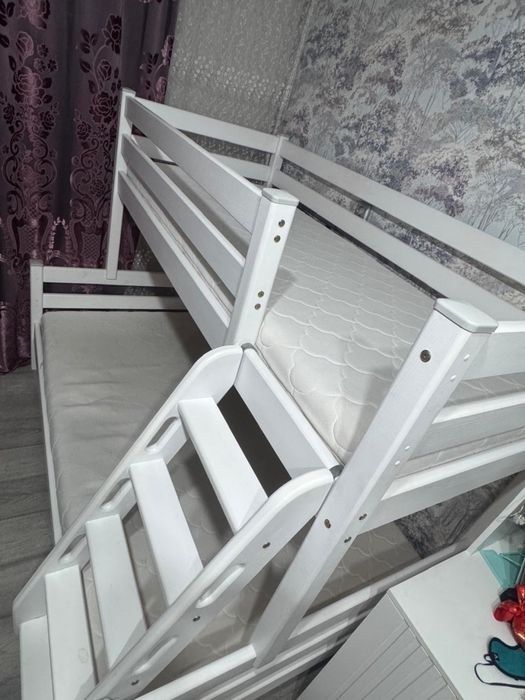 Двухярусная детская кровать