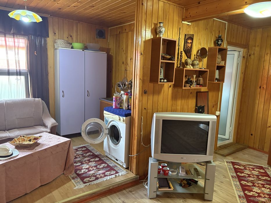 Vand casa de vacanta