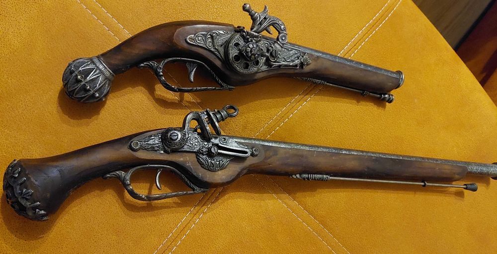 Pistol si Pusca lemn arme panoplie Lemn si Metal