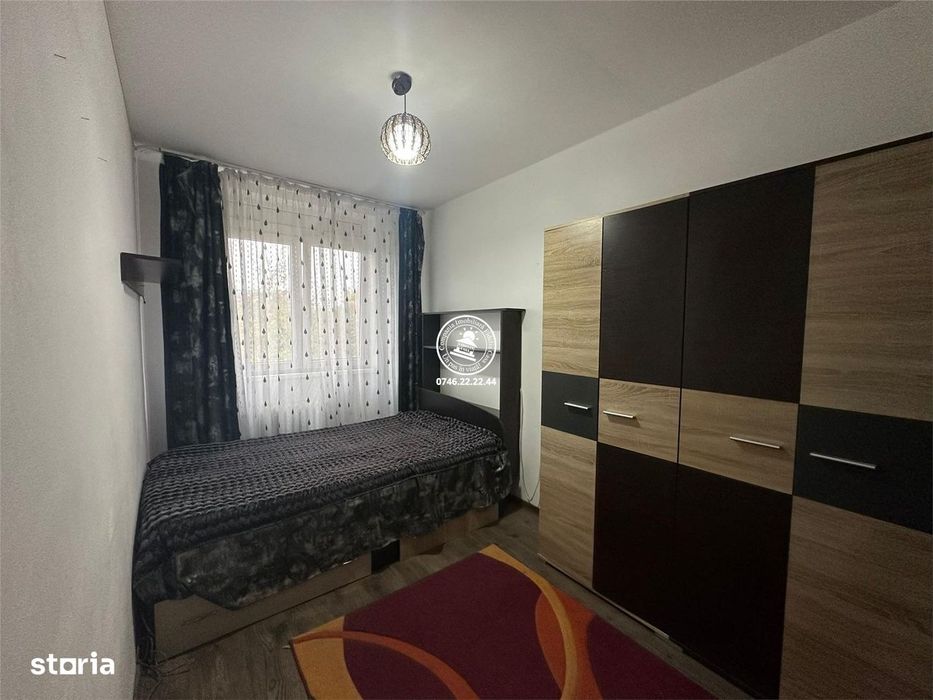 Apartament 3 camere de vanzare, Podu Ros