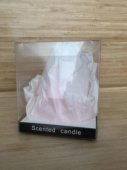 Ароматна розова свещ във формата на елхичка