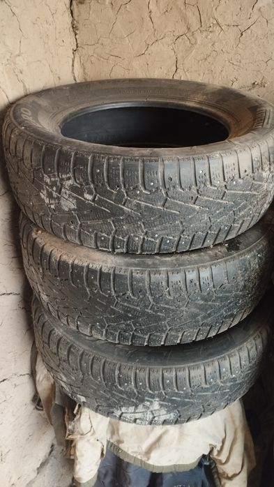 Продаю шины зимние 3 штуки