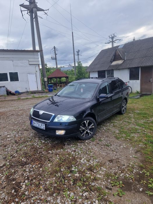 De vânzare 3 camioane si o skoda