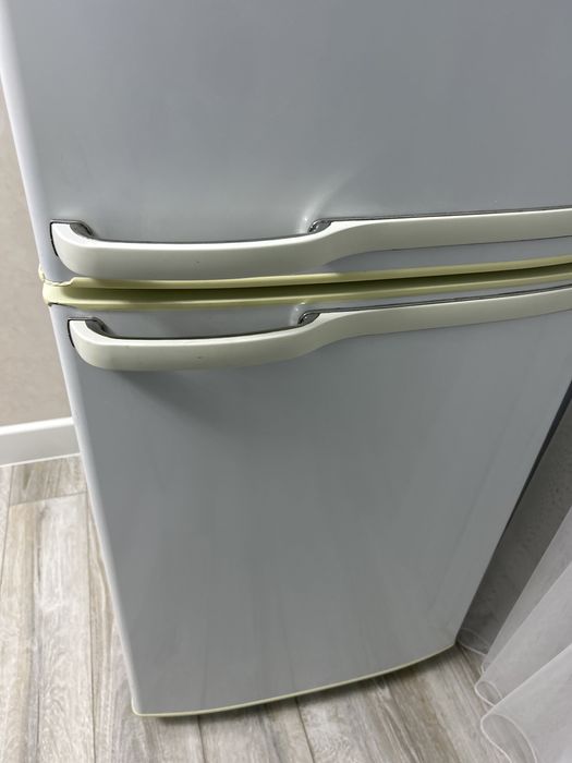 Холодильник самсунг отличное состояние