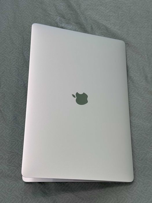 Продаю Macbook pro 16 2019 i7/ 16GB/ 512GB/ 320 циклов заряда