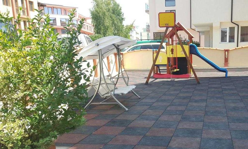 Работещ хотел с ресторант и басейн в гр. Несебър.