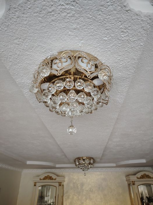 Люстры две продам.