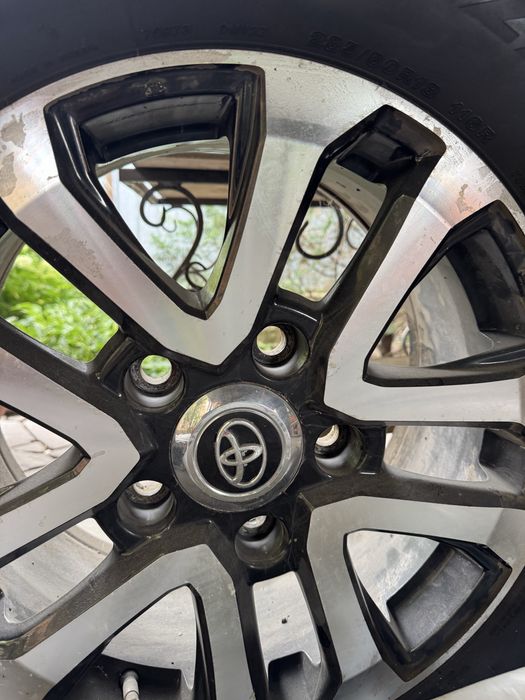 Bridgestone 285/60/18r