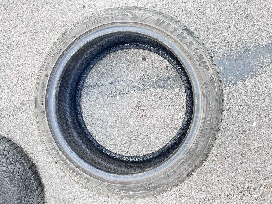 Гуми 225 45 18 / 255 40 18 Goodyear зимни