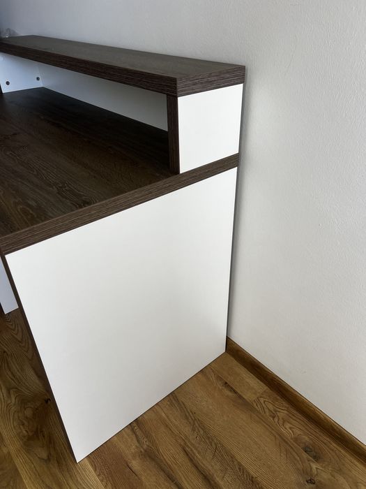 Birou modern cu etajera si sertare