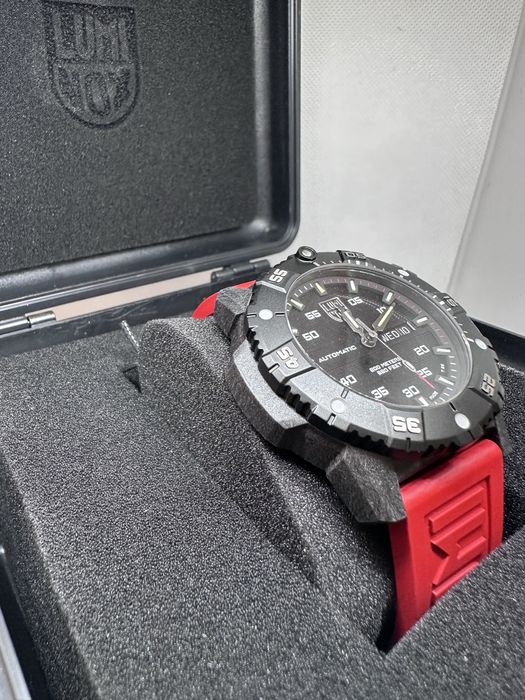 luminox Master Carbon SEAL Automatic 45 mm Military Dive *Burning Red*