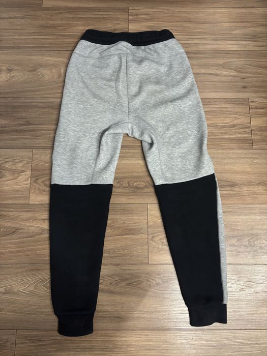 Pantaloni Nike Tech