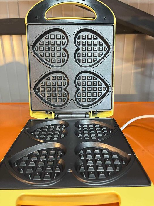 Гофретник Sweet Dreams, Bestron, Сърцевидна,Незалепваща повърхност