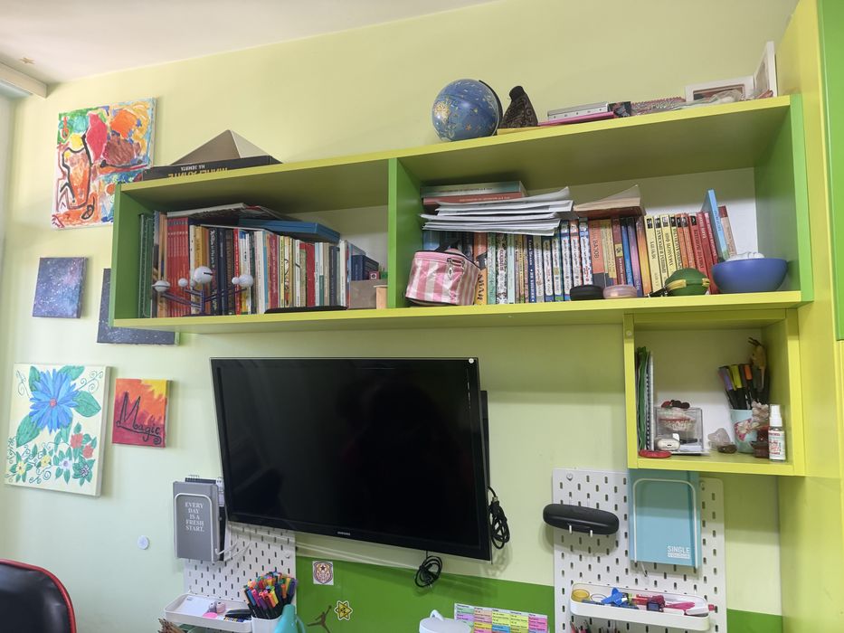 Триетажно легло и мебели за детска стая