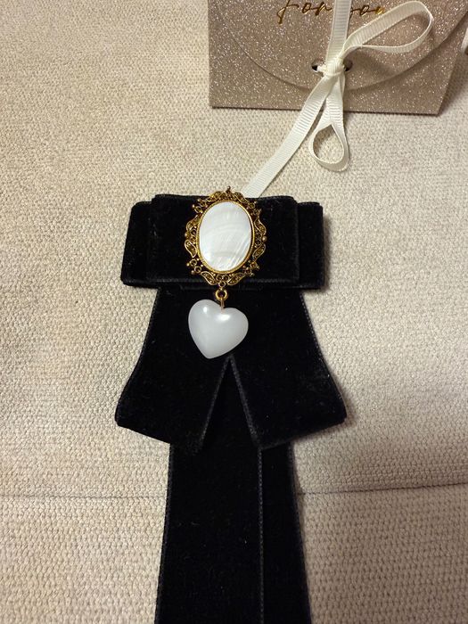 Елегантни брошки