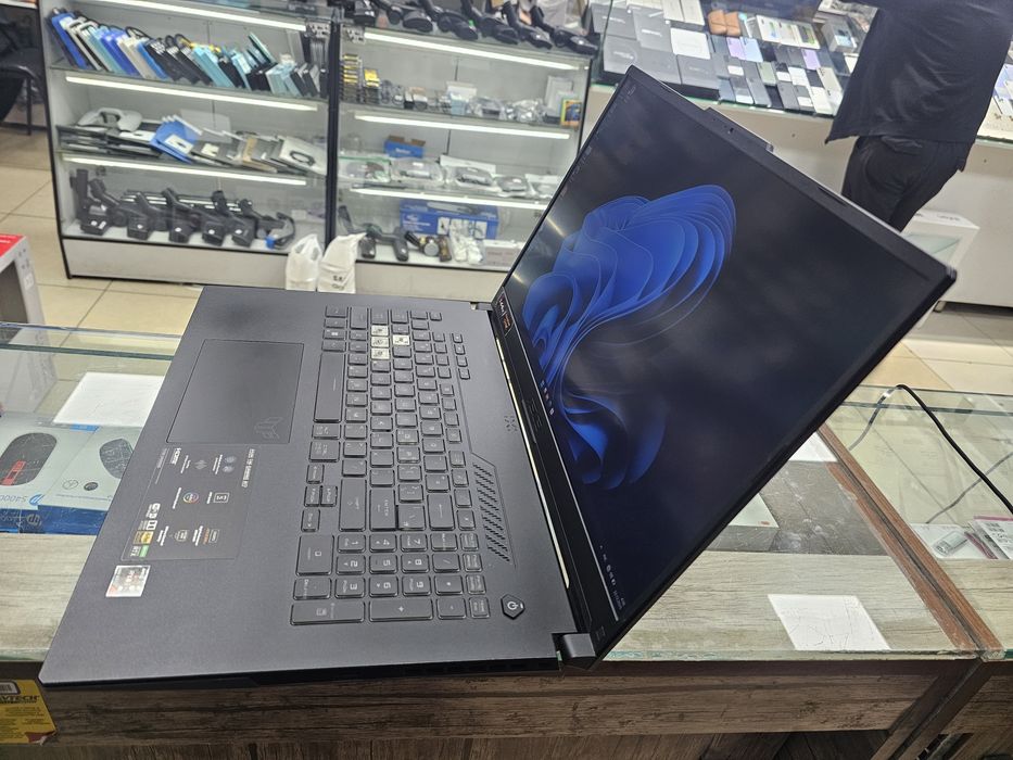 Asu TUF 17  Ryzen 7 + RTX 3050