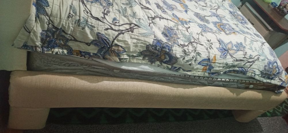 Двуспальная кровать продаётся