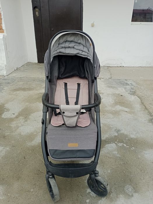 Коляска детская, очень удобная.