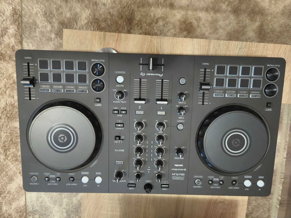 Dj контролер в много добро състояние