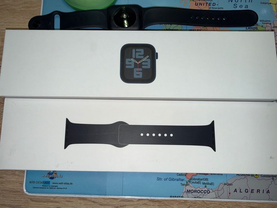 Продавам Apple Watch SE2