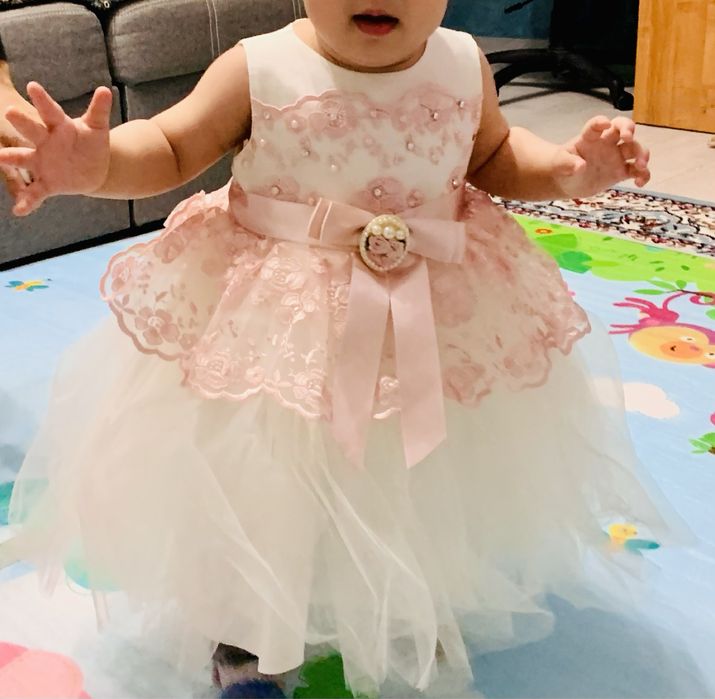 Срочно продам нарядное детское платье