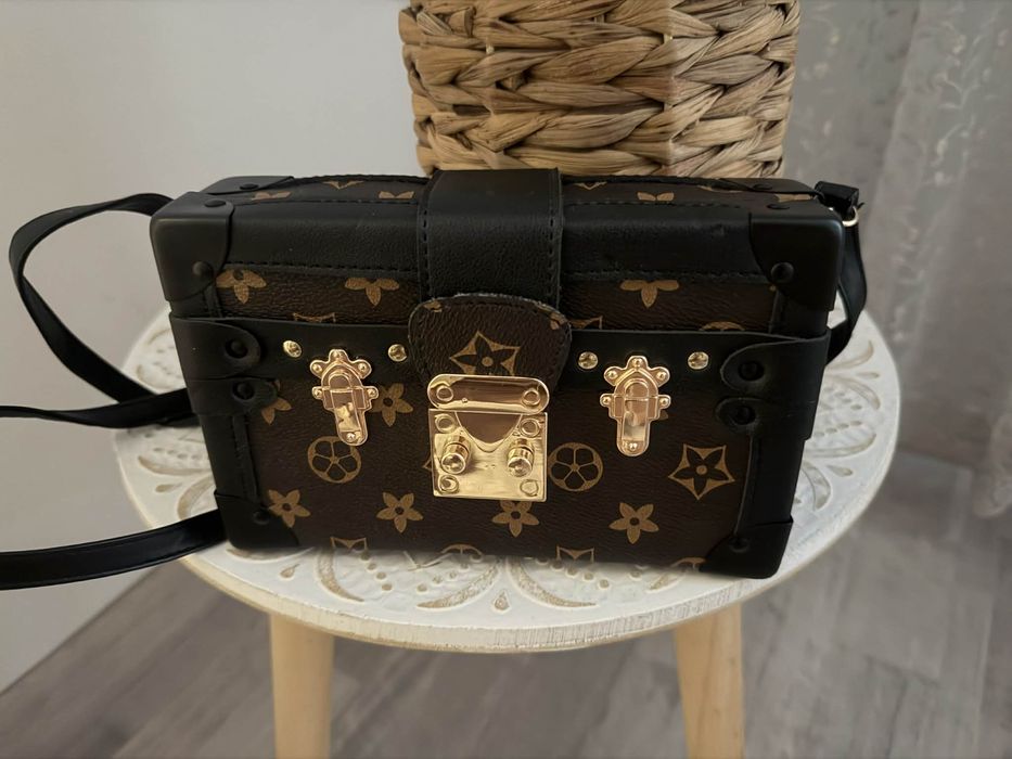 Дамска чанта в кафяво