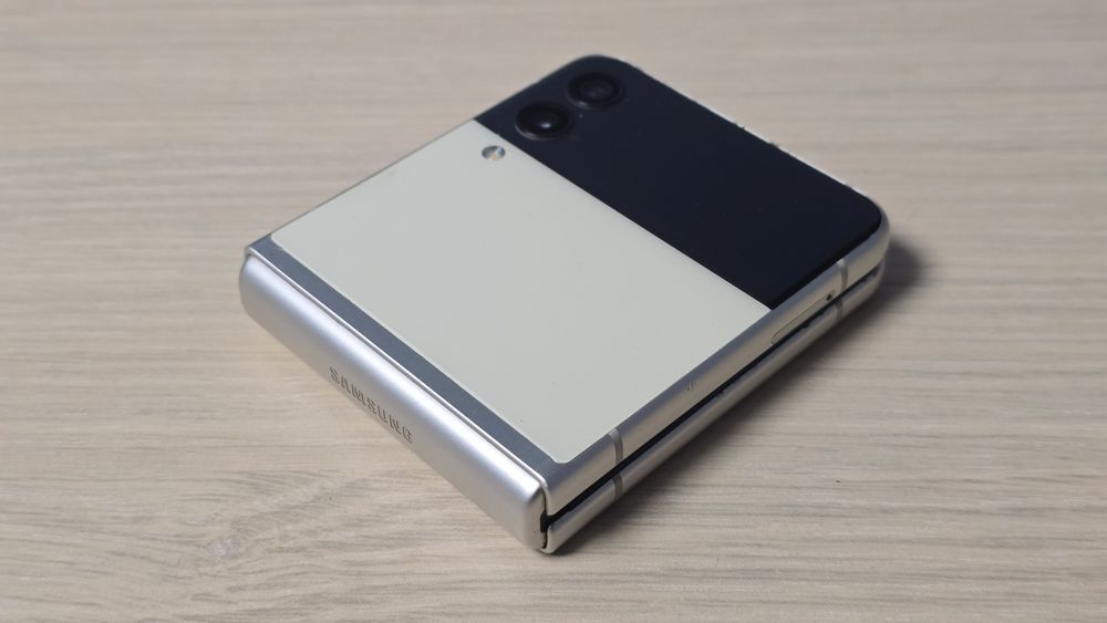 Samsung Z Flip 4 Defect ecran mare