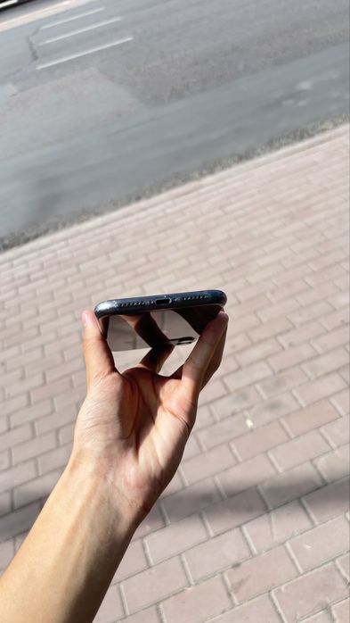 Продам iPhone 11 — 64 GB
