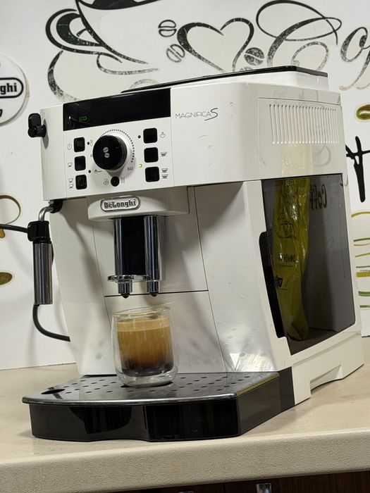 Кафемашина кафе автомат delonghi magnifica S с гаранция