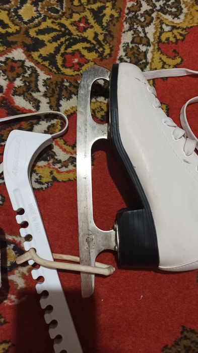 Фигурные коньки.