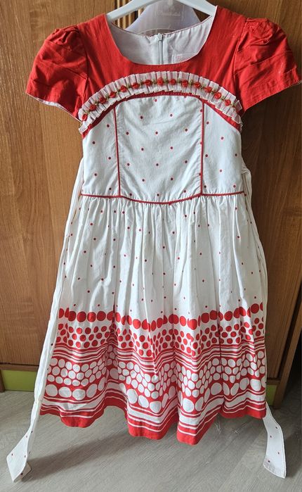 Продам яркое платье 5-6 лет