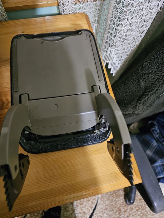 Продавам подлакътник за Ауди