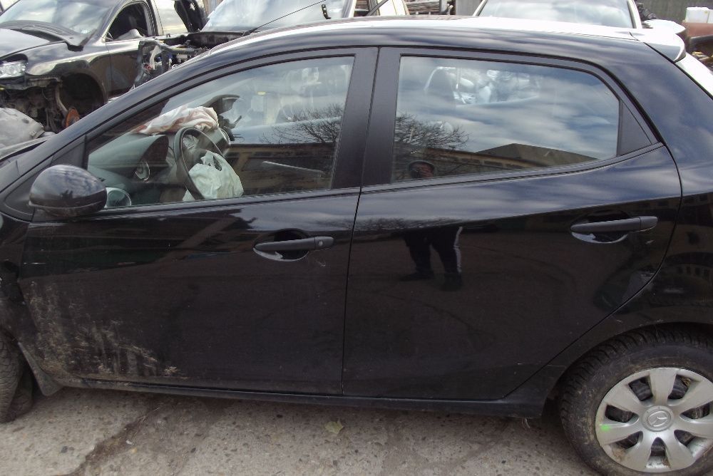 Usa Mazda 2 an 2008-2014 usi fata spate stanga dreapta dezmembrez mazd