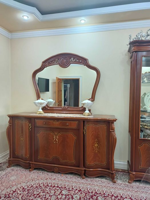 Комод с зеркалом, 4 секции — классика, отличное состояние