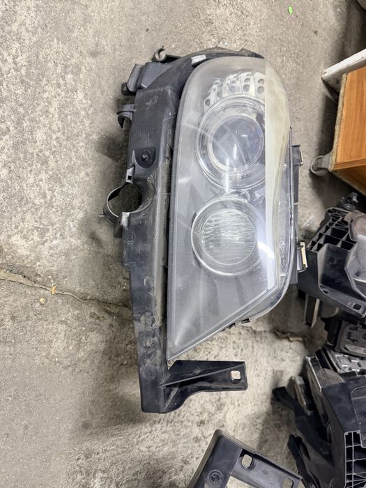 Far Faruri bixenon adaptive bmw e90 e91 lci