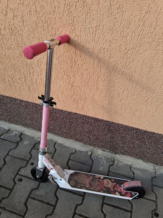 Trotineta fete ,culoare roz