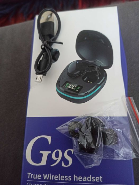 Блутут слушалки с кутийка