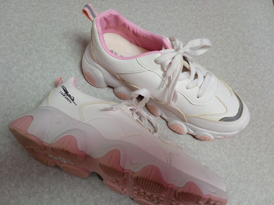 Кроссовки женские