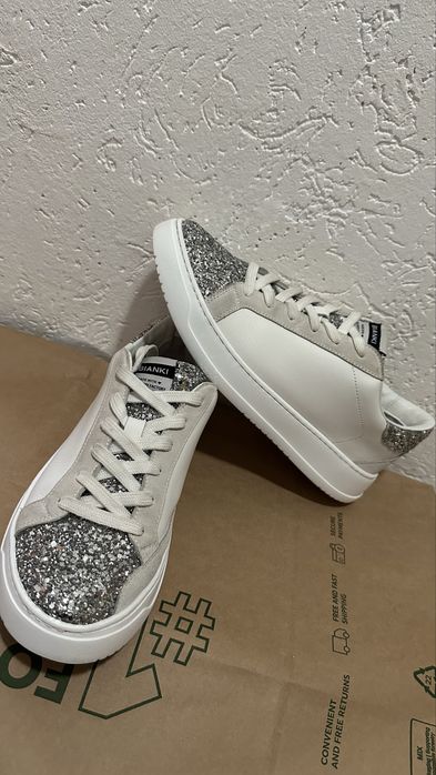 Обивки , като нови , обувани по един път за проба