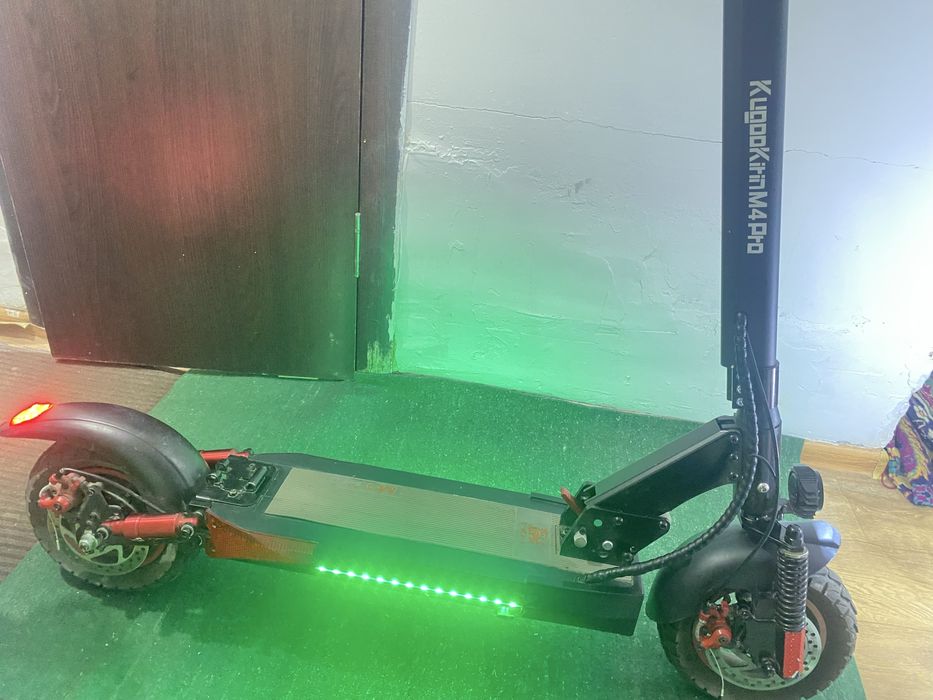 Продам электросамокат Kugo M4 pro