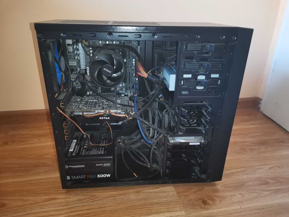 Настолен компютър *ДОБРО СЪСТОЯНИЕ*