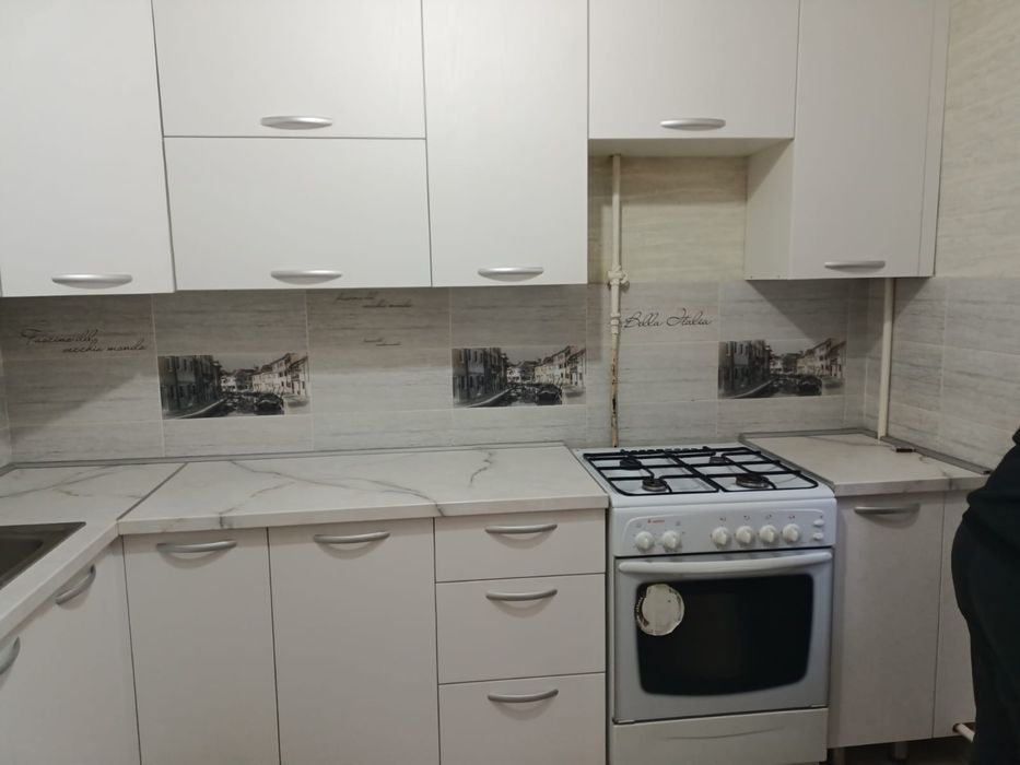 Продам кухонный гарнитур б/у